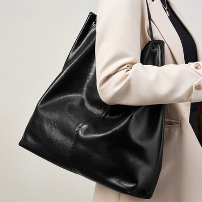 Nóvia | Minimalist Leather Tote Bag