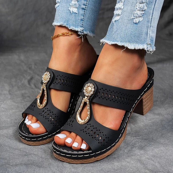 COROLIE CHIC AND COMFORTABLE SUPPORTIVE SANDALS
