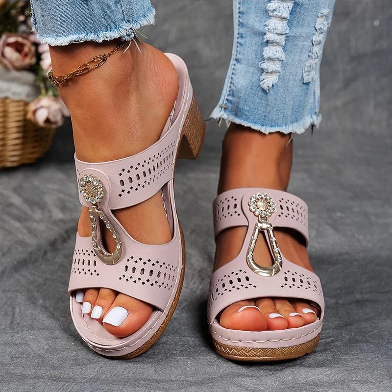 COROLIE CHIC AND COMFORTABLE SUPPORTIVE SANDALS